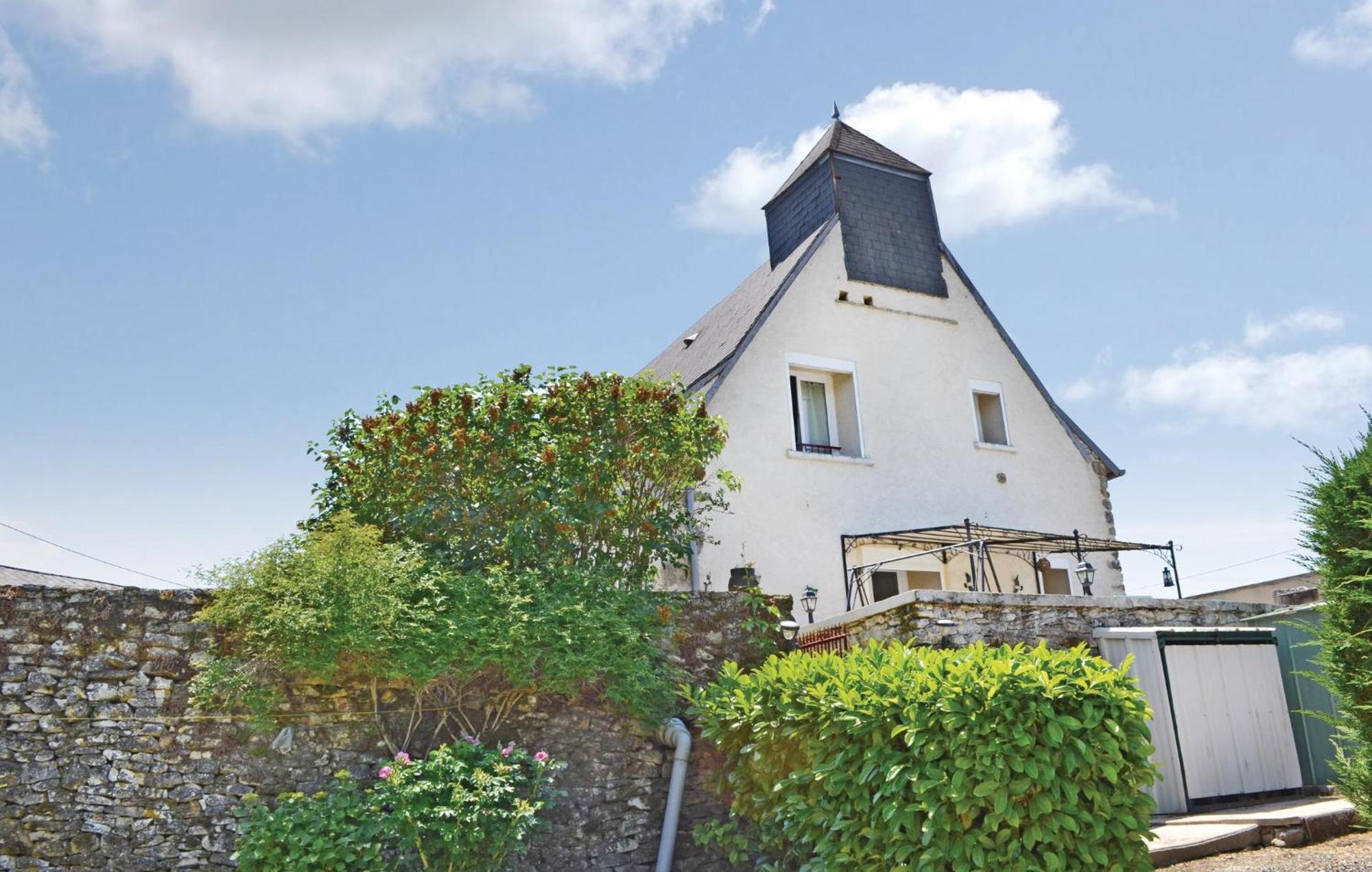 Amazing Home In Ladornac With Kitchen La Dornac Bagian luar foto